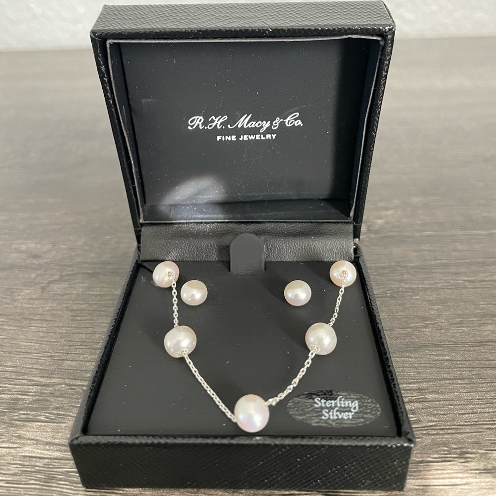 MACY'S Bridge Cultured Pearl
Necklace and Earrings Set sterling silver